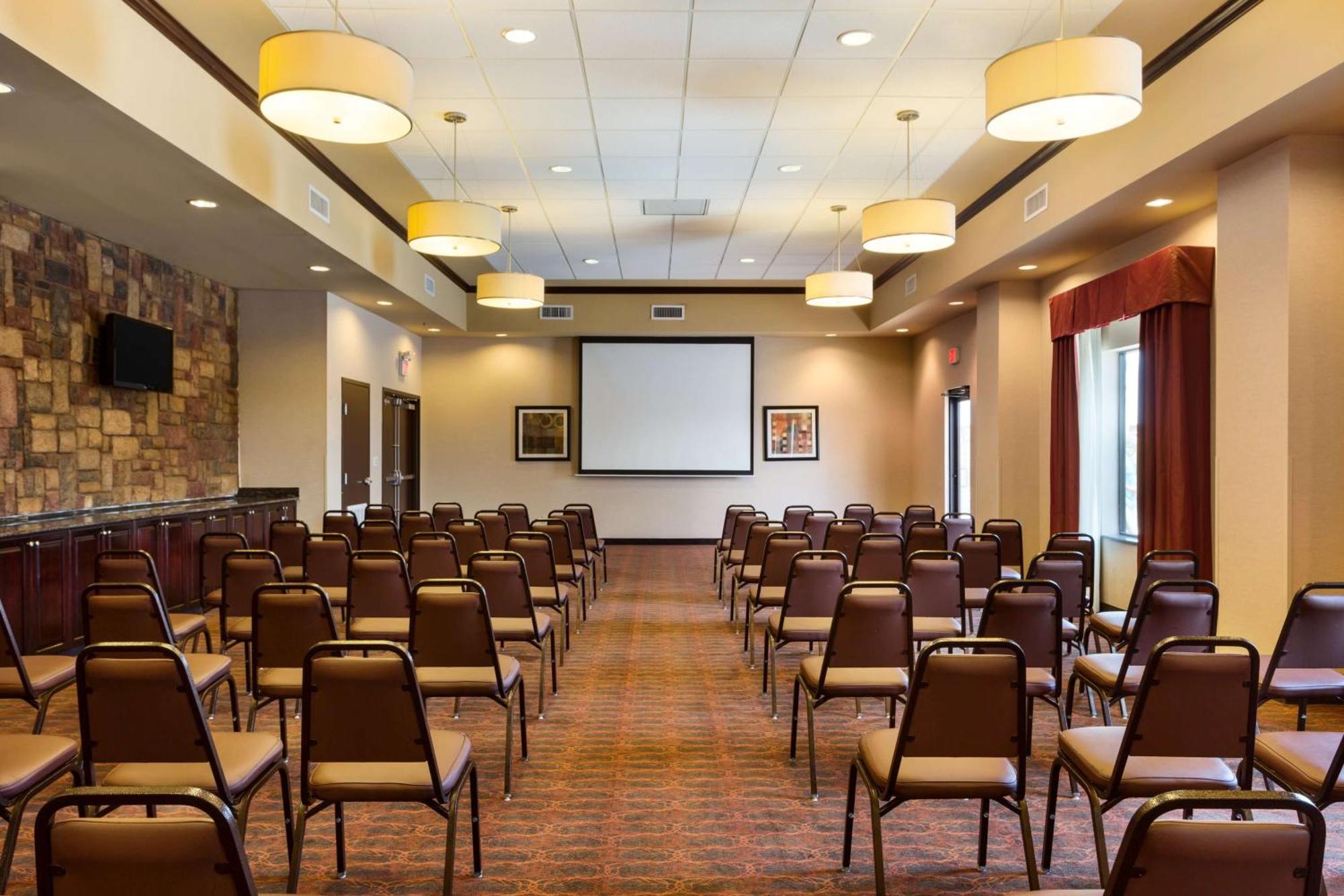Hampton Inn & Suites Mission Zewnętrze zdjęcie